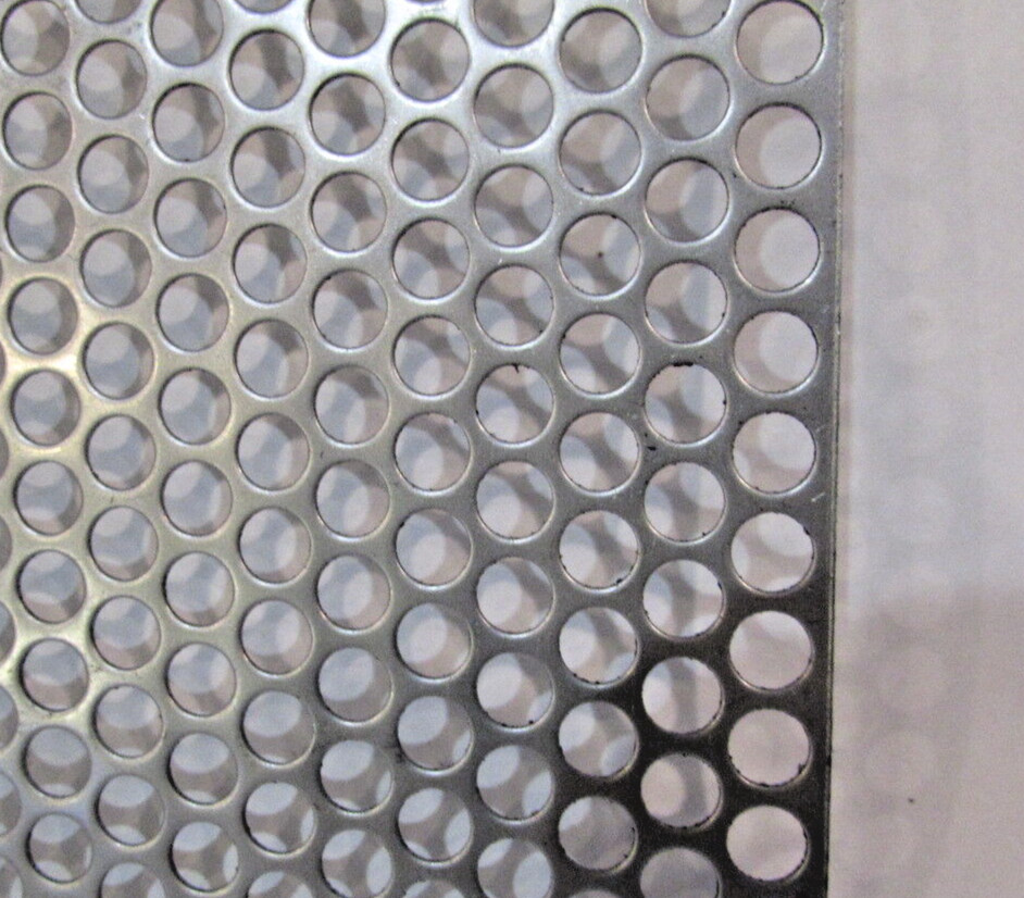 1/4″ HOLES 16 GAUGE 304 STAINLESS STEEL PERFORATED SHEET–10-3/4″ X 24″