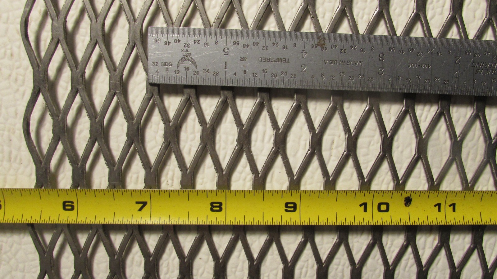 1/2-#16. 304 STAINLESS STEEL FLATTENED EXPANDED METAL–6-1/4″ X 22″