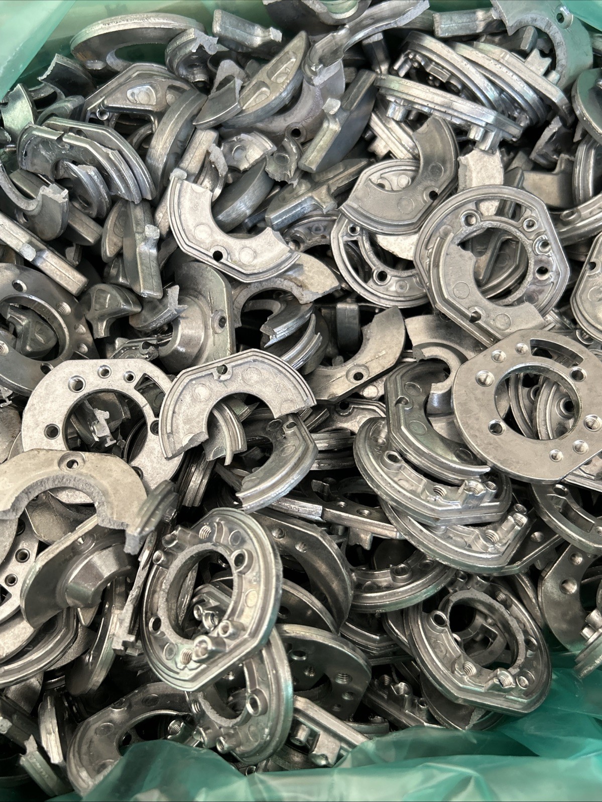 Cast Aluminum Scrap 19Lbs 11.8oz. 1 1/2″ X 1 3/4″ For Crucible Melting Scrap