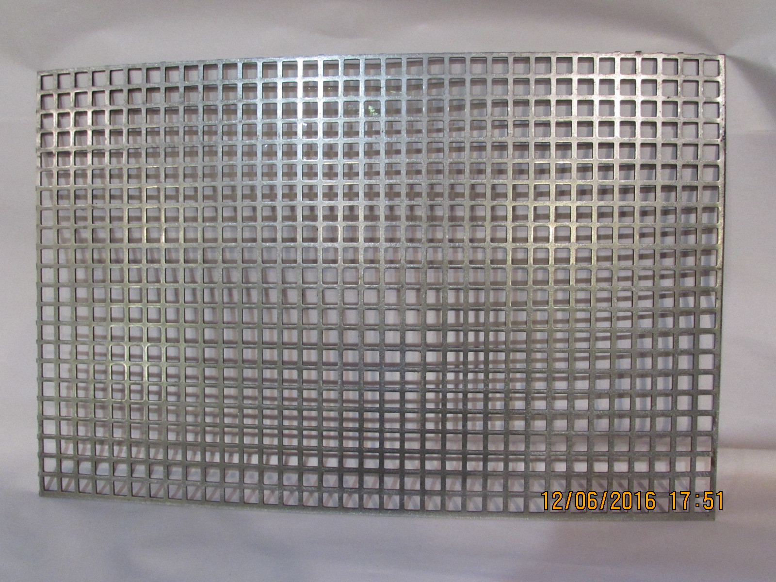 3/8″ SQUARE HOLE CARBON STEEL PERFORATED SHEET 5-1/8″ x 5-1/8″