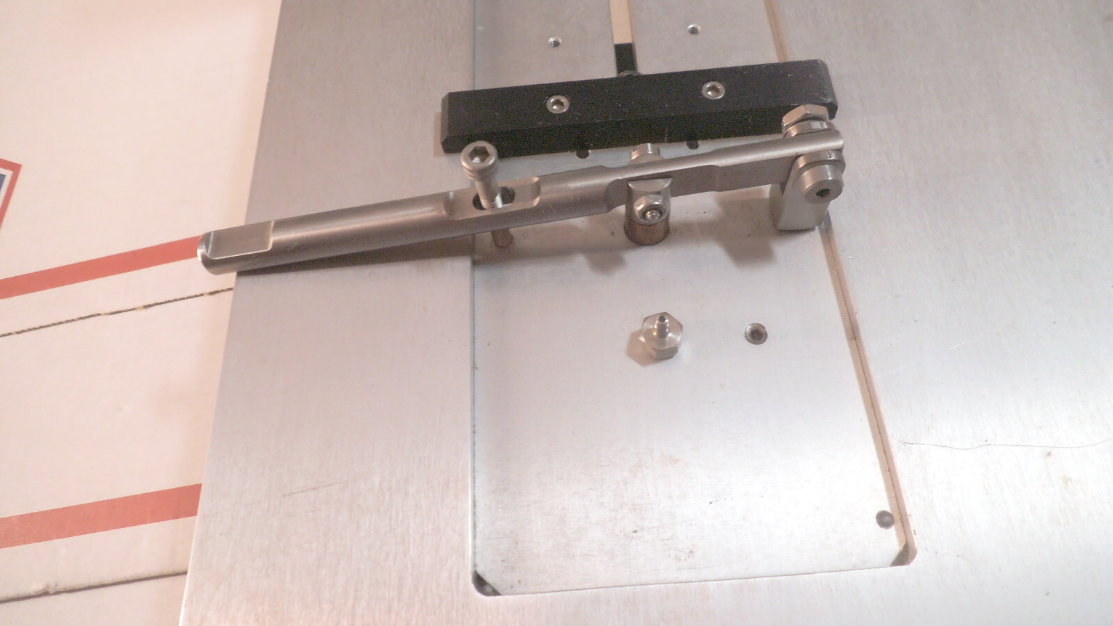 Aluminum table with blade cutting fixture and vacuum 12-1/2″ x 8-1/2″ x 4-1/2″