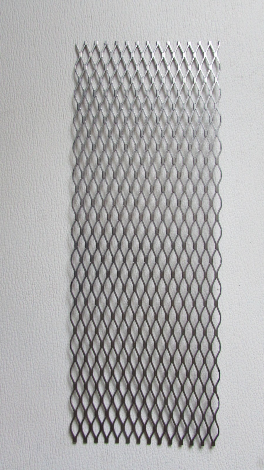 1/2-#16. 304 STAINLESS STEEL FLATTENED EXPANDED METAL–6-1/4″ X 22″
