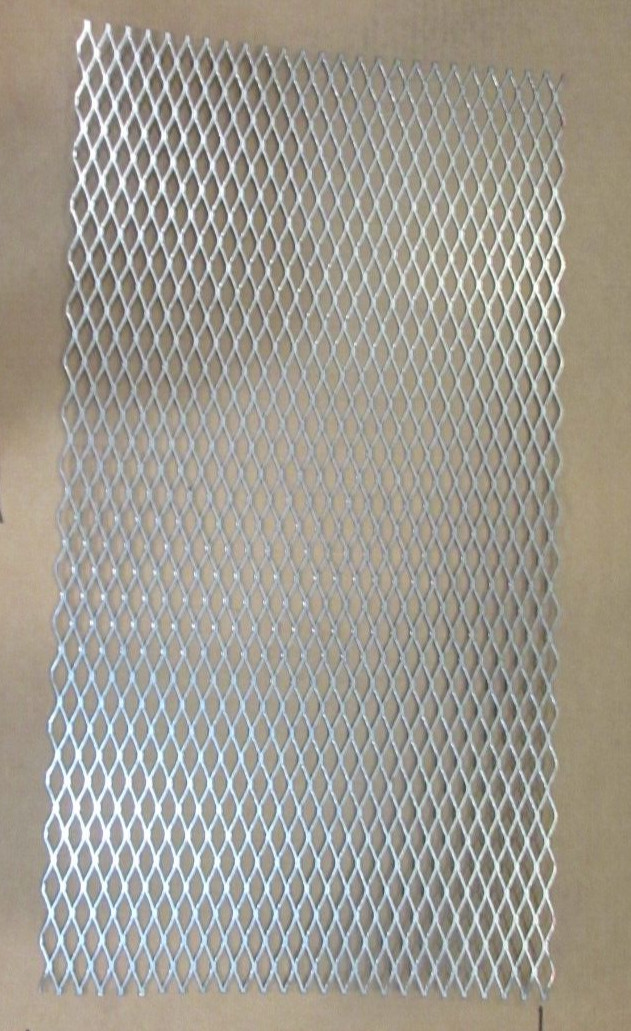 1/2-#16. 304 STAINLESS STEEL FLATTENED EXPANDED METAL–6-1/4″ X 22″