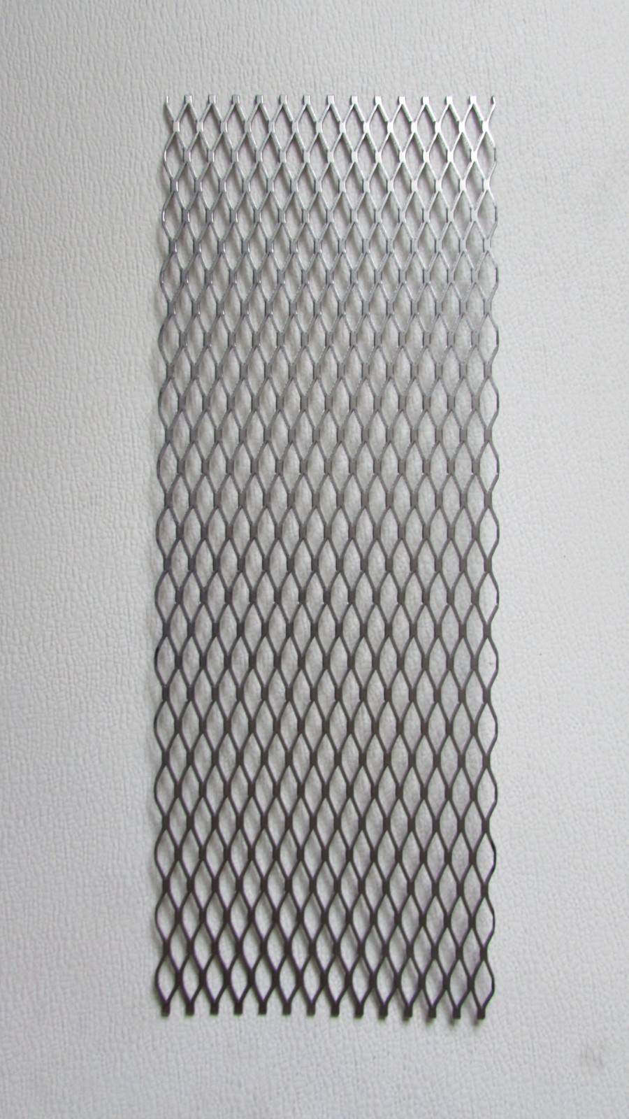 1/2-#16. 304 STAINLESS STEEL FLATTENED EXPANDED METAL–6-1/4″ X 22″