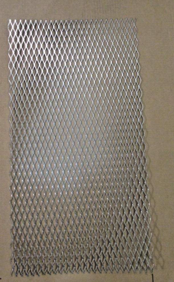 1/2-#16. 304 STAINLESS STEEL FLATTENED EXPANDED METAL–6-1/4″ X 22″