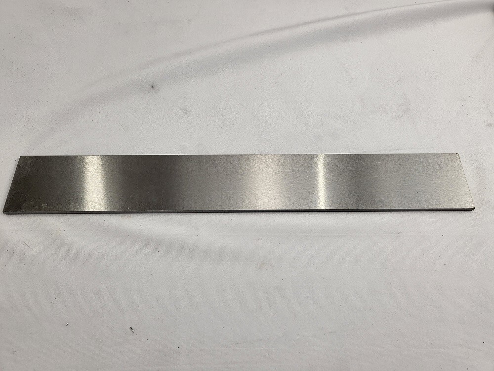 O1 Tool Steel 1/4″ x 2.5″, 18″ long bar, Knife Making Stock, Billet