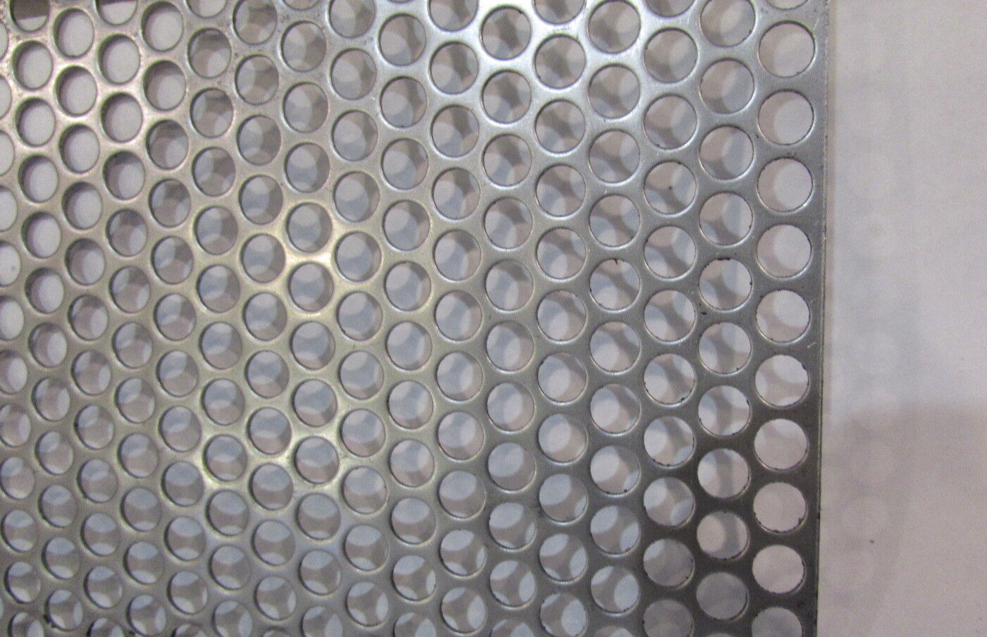 1/4″ HOLES 16 GAUGE 304 STAINLESS STEEL PERFORATED SHEET– 18″ X 18″