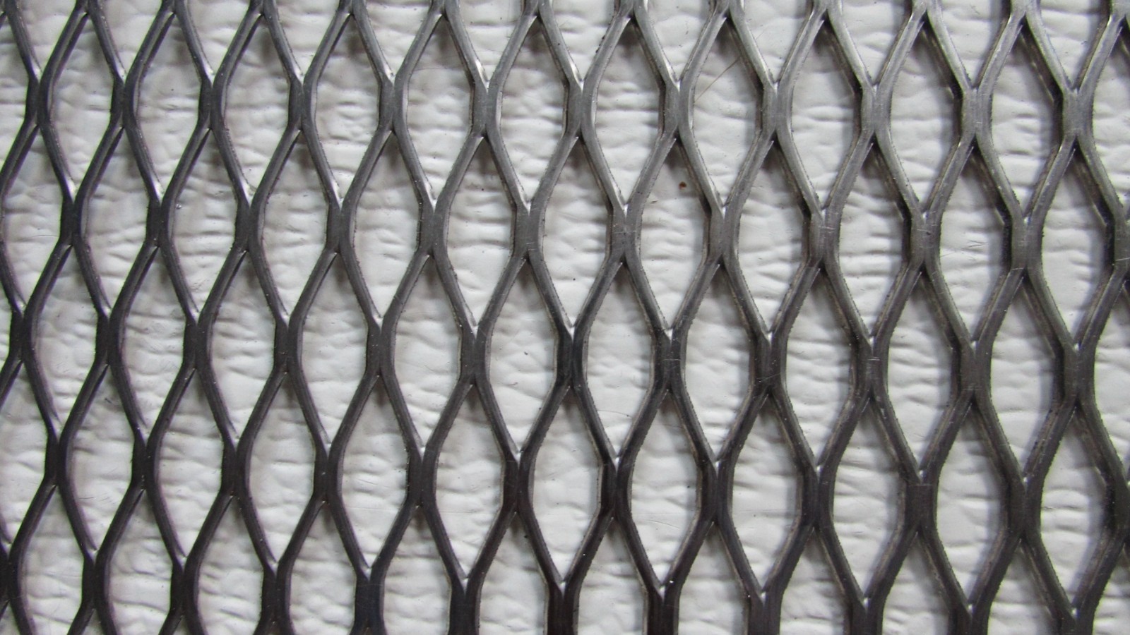 1/2″–#16 GAUGE– 304 STAINLESS STEEL FLATTENED EXPANDED METAL–13-1/4″ X 22″