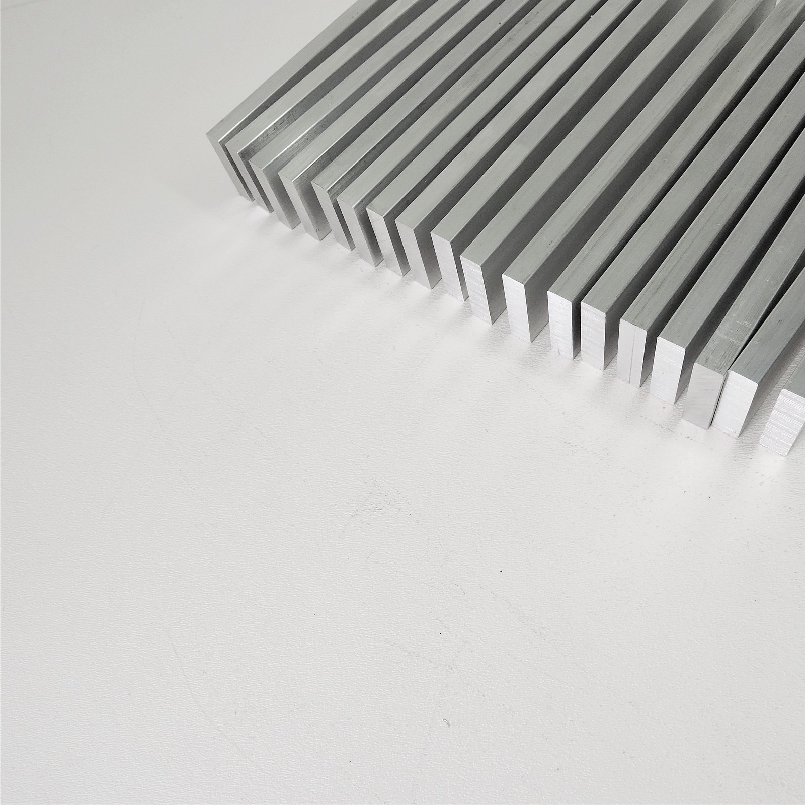 .375″ x 1.5″ Aluminum 6061 FLAT BAR 12.75″ Long new mill stock QTY 18 sku L499
