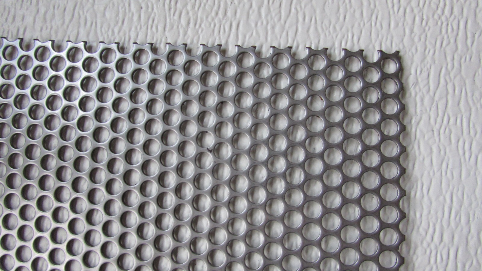 1/4″ HOLES 16 GAUGE 304 STAINLESS STEEL PERFORATED SHEET–10-3/4″ X 24″