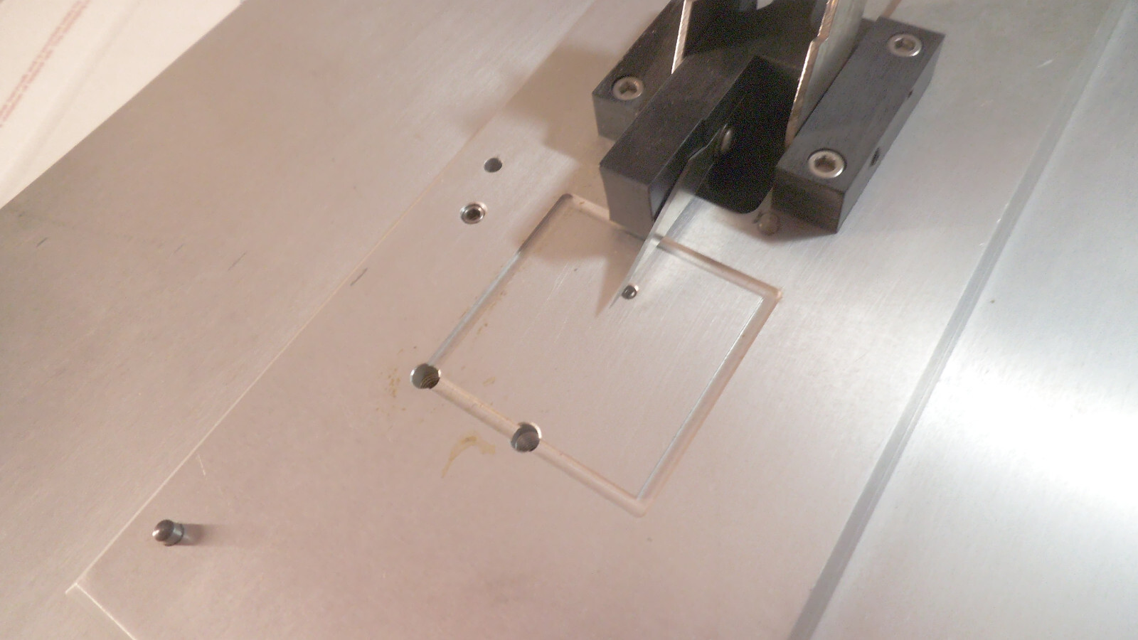 Aluminum table with blade cutting fixture and vacuum 12-1/2″ x 8-1/2″ x 4-1/2″