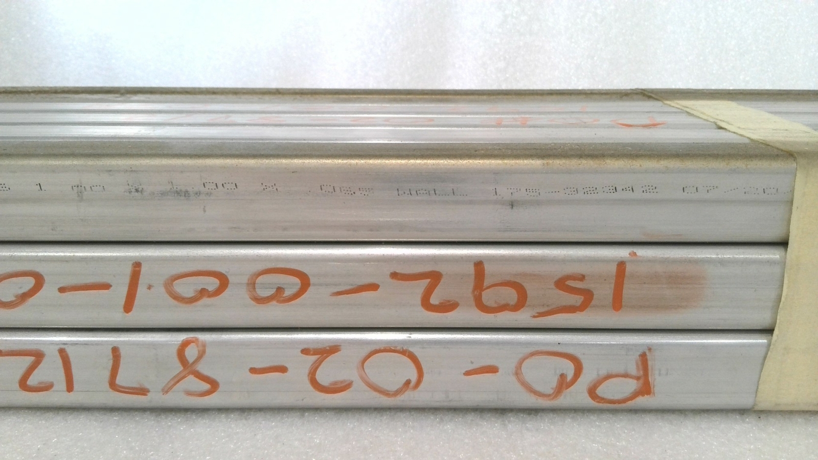 ​6061-T6 1 X 1 X 20-1/2″ ALUMINUM TUBE WITH .065″ THICK WALL ( LOT OF 15 TUBES )