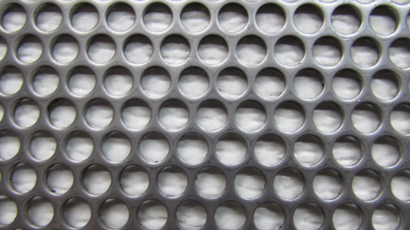 1/4″ HOLES 16 GAUGE 304 STAINLESS STEEL PERFORATED SHEET–10-3/4″ X 24″