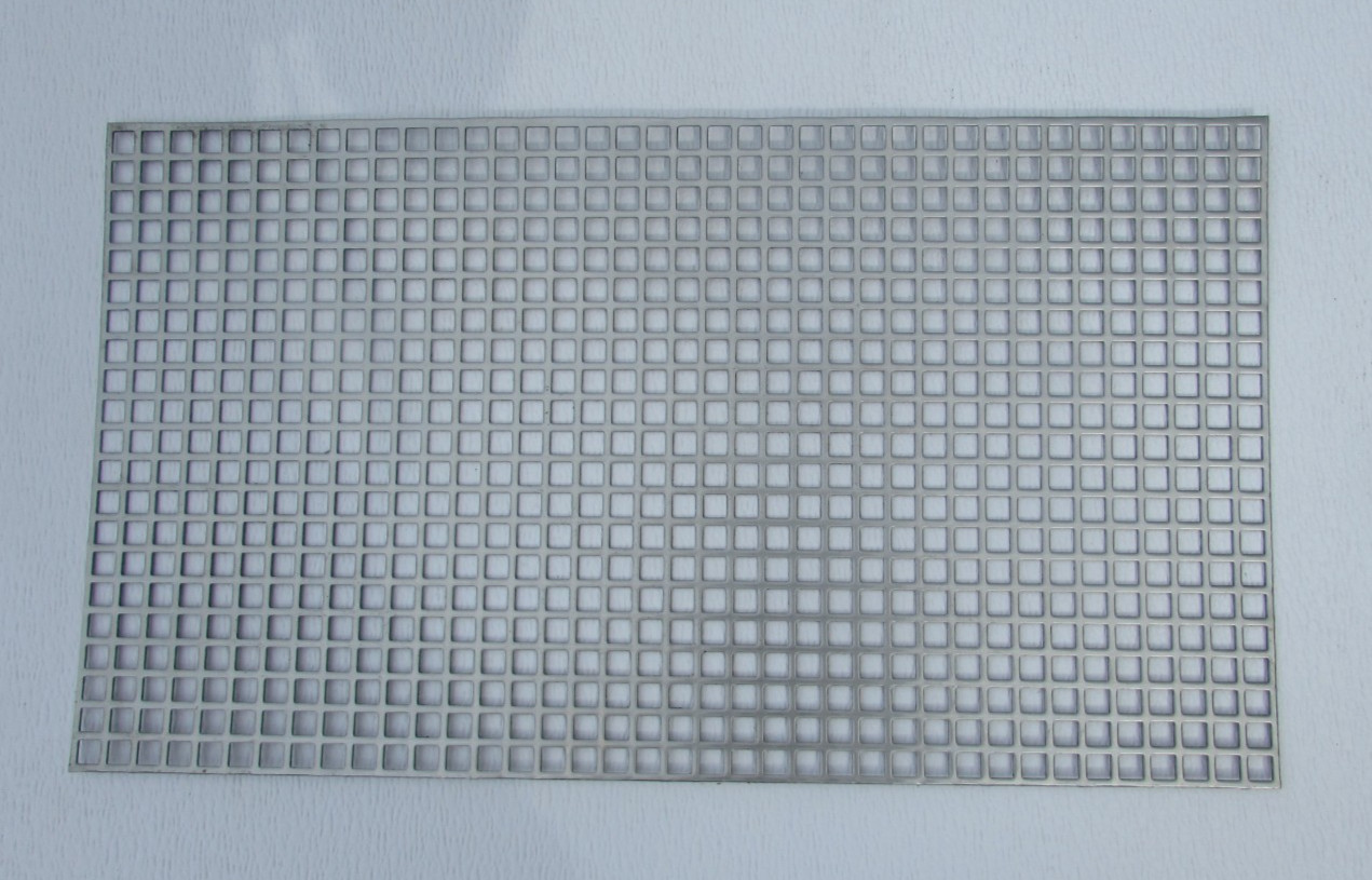3/8″ SQUARE ON 1/2″ CENTERS PLAIN STEEL PERFORATED METAL 16 GAUGE—18″ X 18″