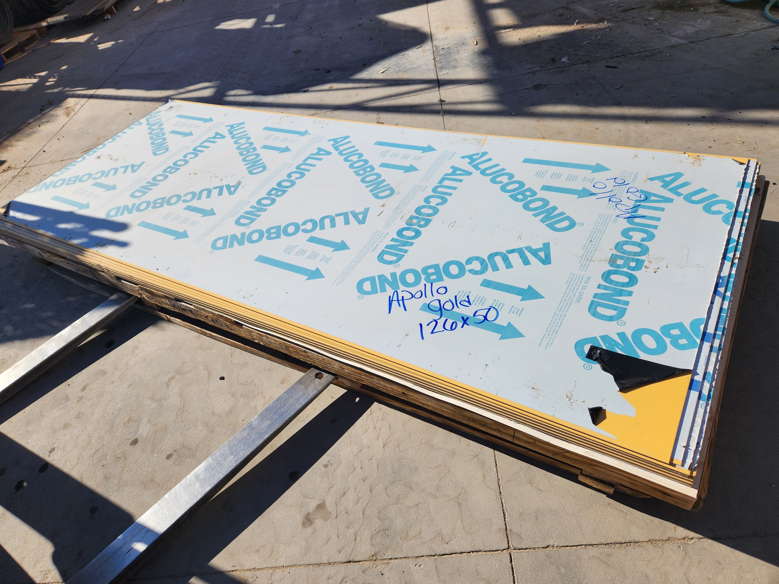 Aluminum Composite Panel – 10.5′ x 50″ x 0.15″ – Exterior Sign Cladding Sheet