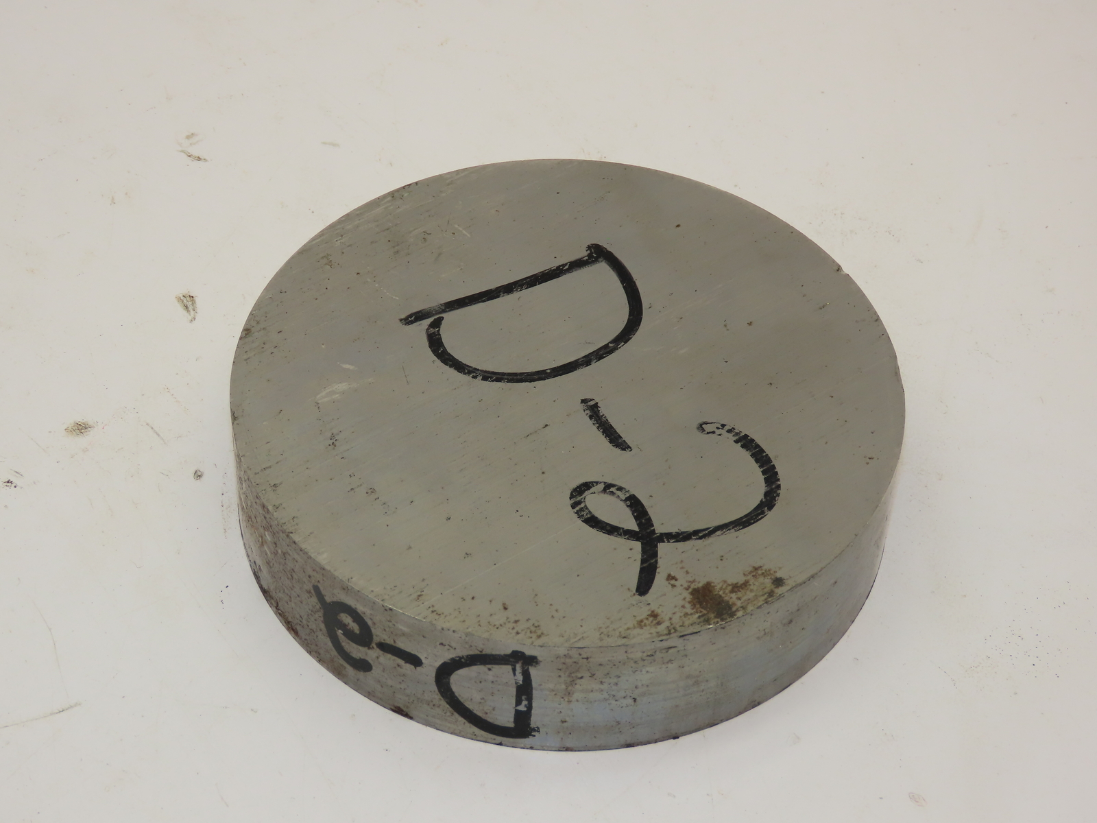 D2 Tool Steel Round stock 1-3/8″ x 5.8275″ Diameter