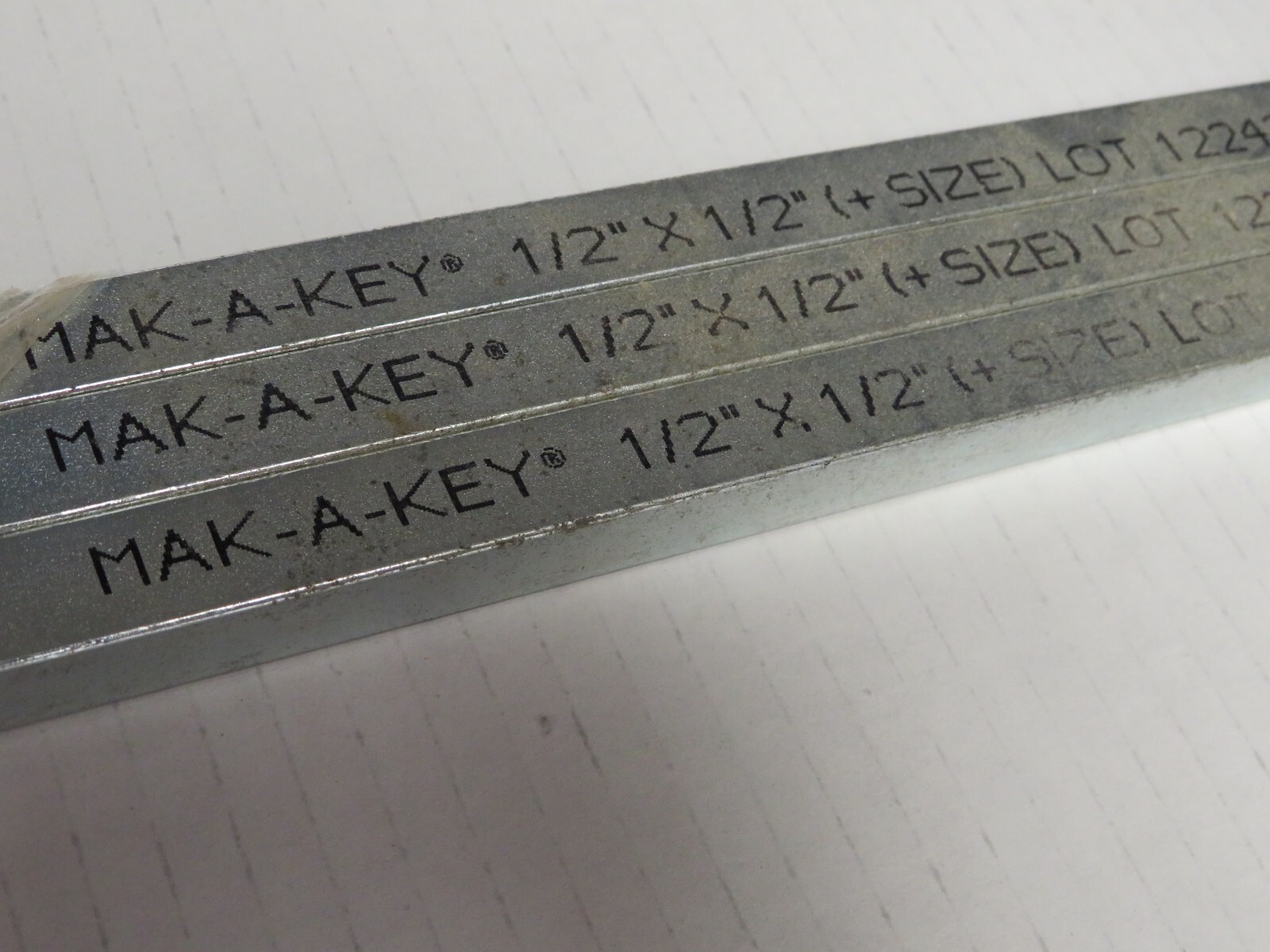 3 ) MAK-A-KEY OVERSIZED KEY STOCK: 1/2″ X 1/2″ X 12″ OAL,C1018 STEEL,ZINC-PLATED