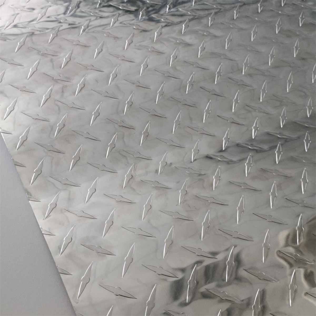 4′ x 8′ Aluminum Diamond Plate Sheet .04 in Thick – Trailer, RV, Garages Etc