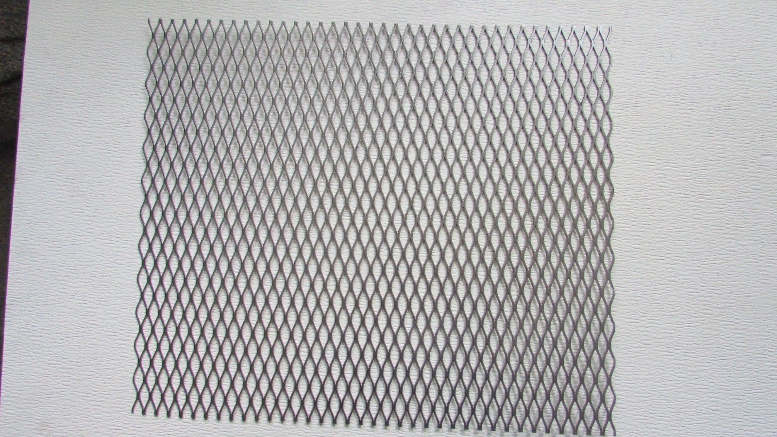 1/2″–#16 GAUGE– 304 STAINLESS STEEL FLATTENED EXPANDED METAL–13-1/4″ X 22″