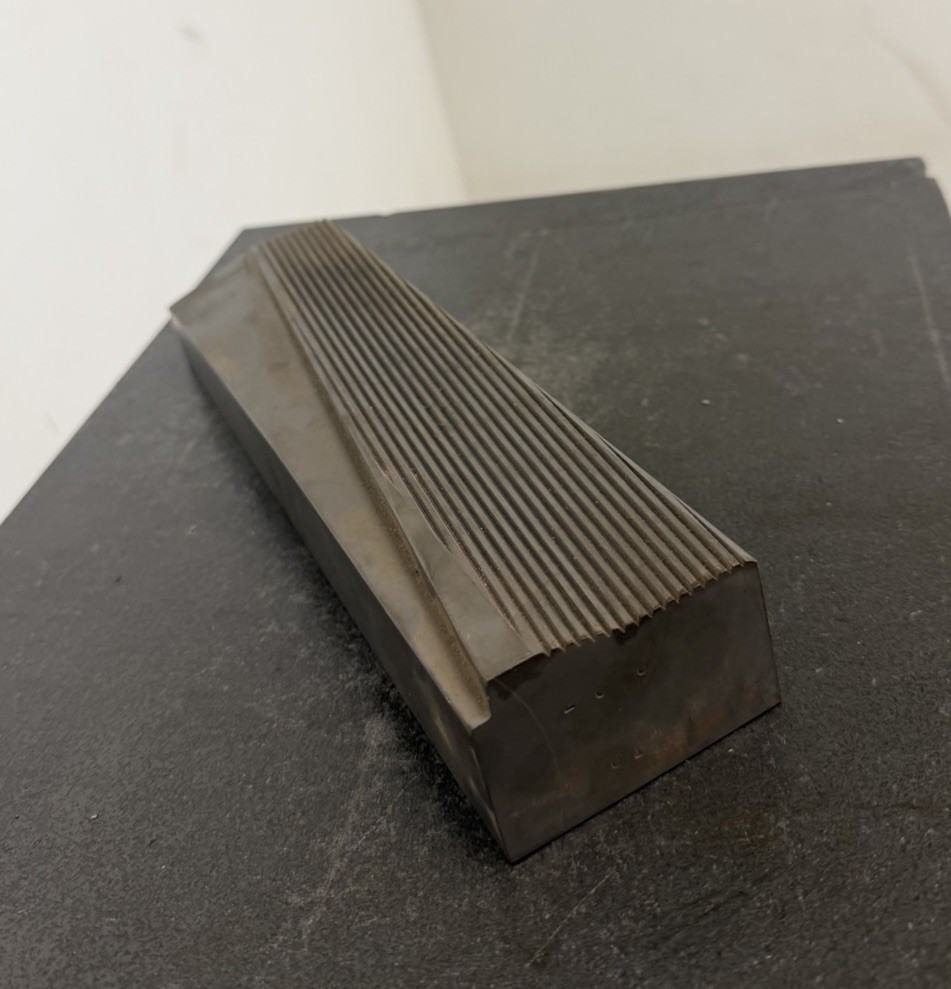 LOT OF (1), D-2 TOOL STEEL BAR STOCK flat plate D2, 1 1/2″ x 2 5/8″ x 10″