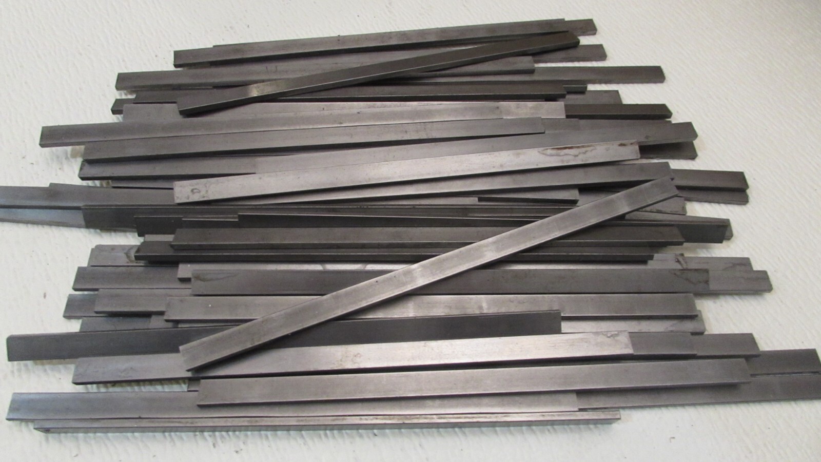1/8″ THICK X 3/8″ WIDE X 9″ LONG CR 1018 FLAT BAR–200 PIECE LOT