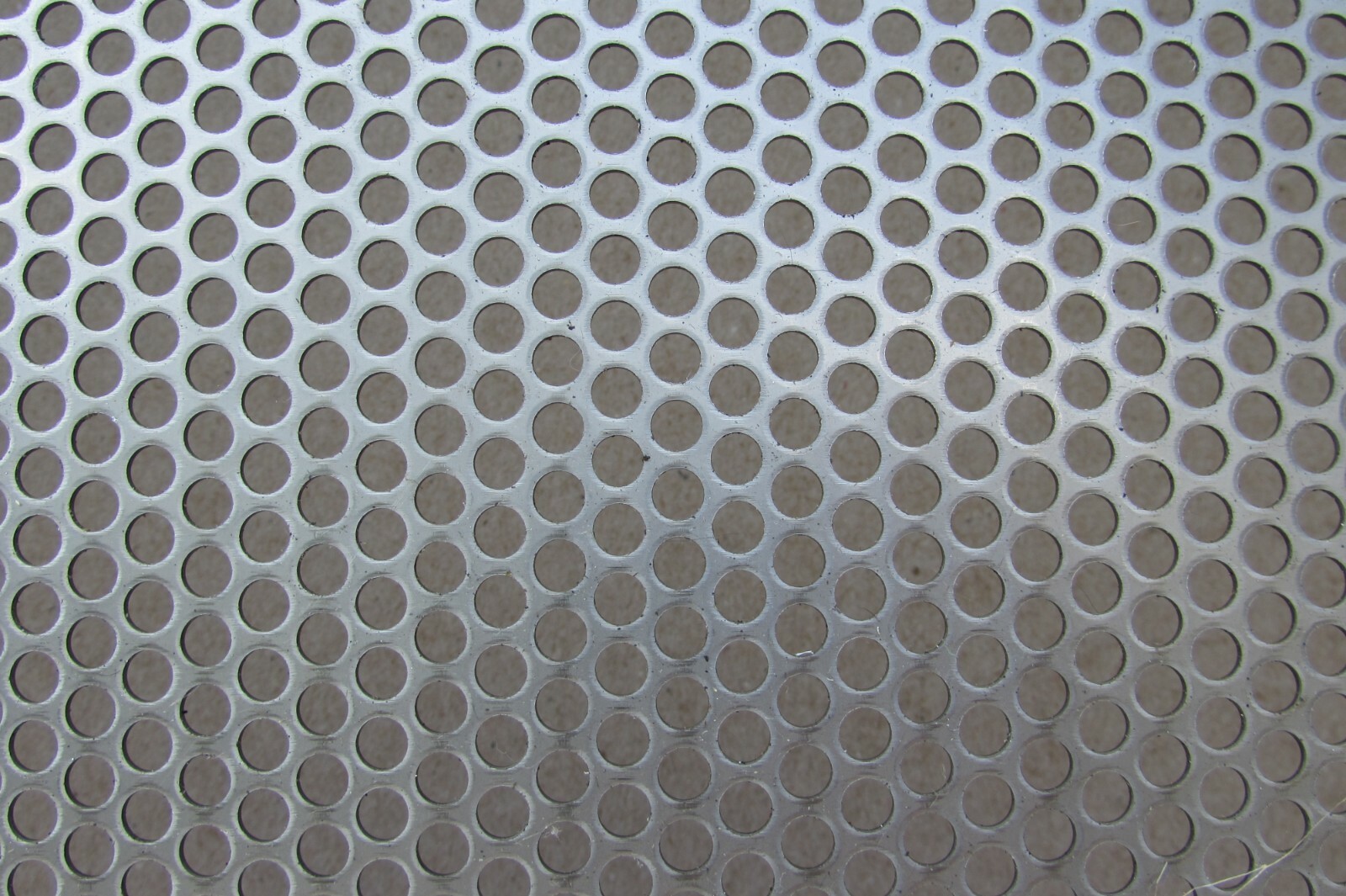==3/16″ HOLES=20 GA.-(.0359) -304 STAINLESS PERFORATED— 5″ X 14″==
