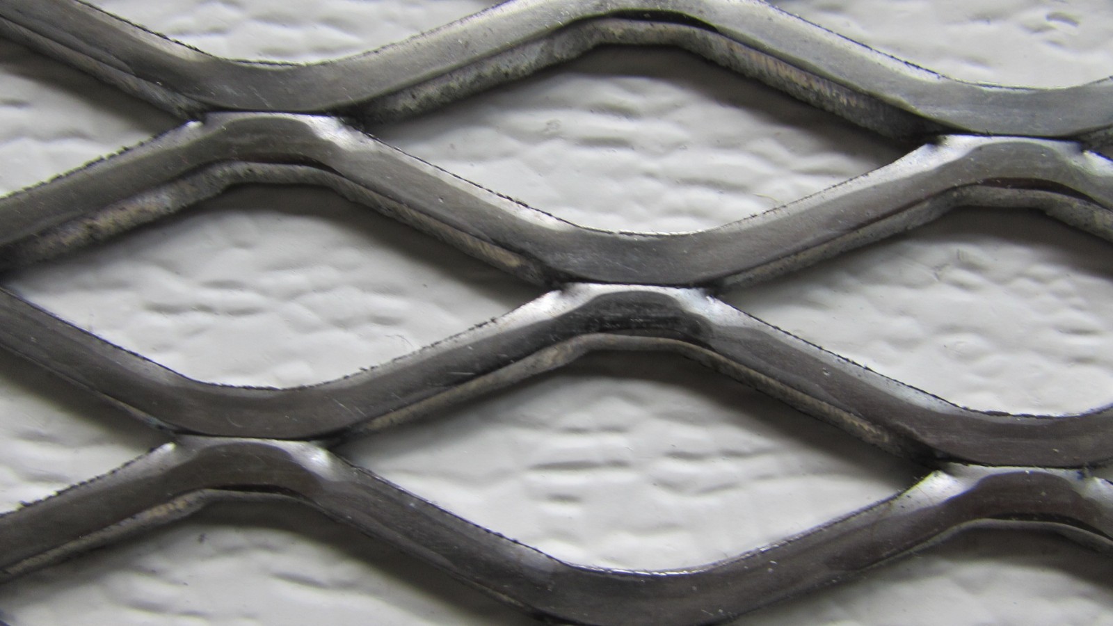 3/4#9 304 STAINLESS STEEL FLATTENED EXPANDED METAL–6-1/2″ X 20-3/4″