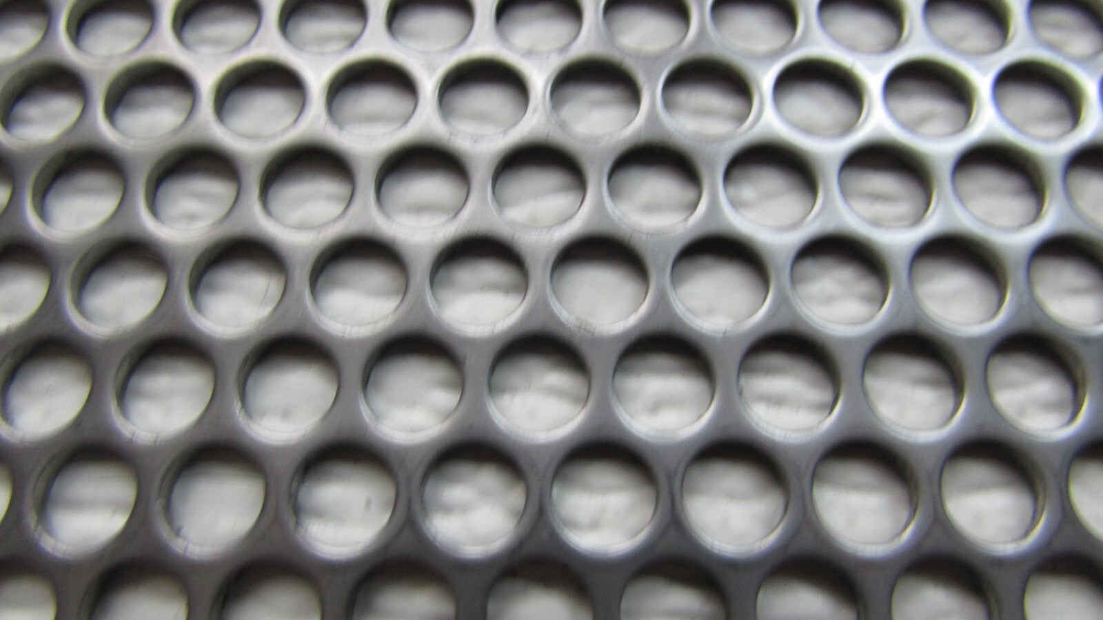 1/4″ HOLES 16 GAUGE 304 STAINLESS STEEL PERFORATED SHEET–10-3/4″ X 24″