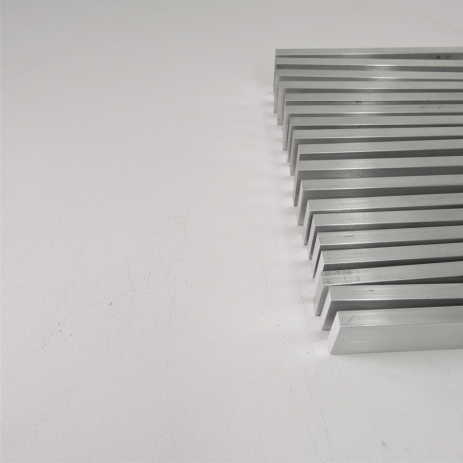.375″ x 1.5″ Aluminum 6061 FLAT BAR 12.75″ Long new mill stock QTY 18 sku L499