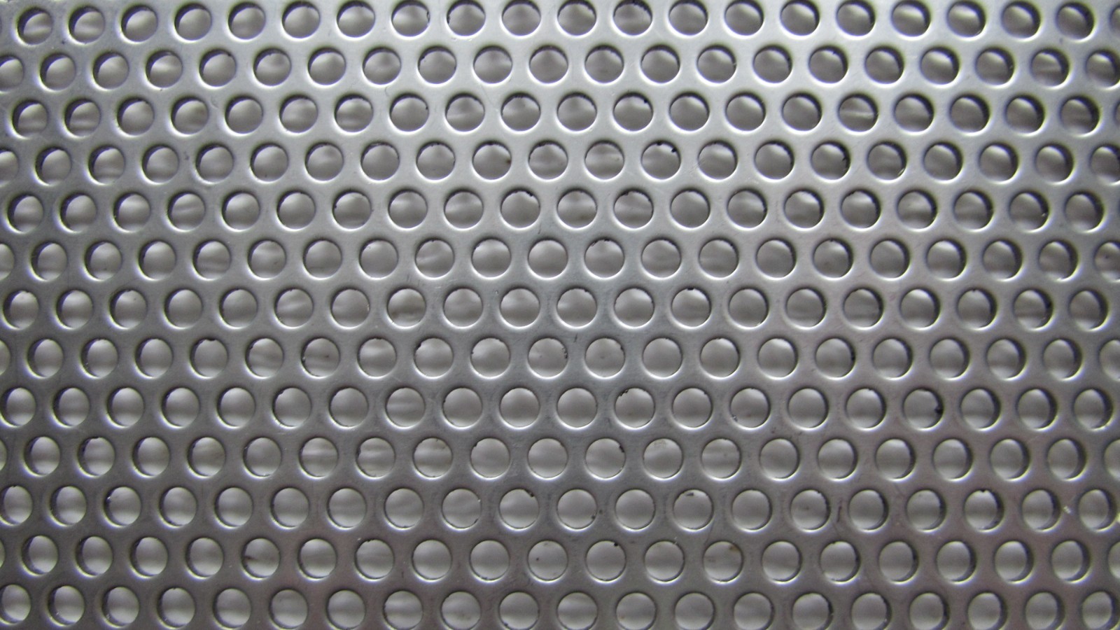 1/8″ ROUND HOLES 18 GA. 304 STAINLESS STEEL PERFORATED SHEET— 4-1/2″ X 7″