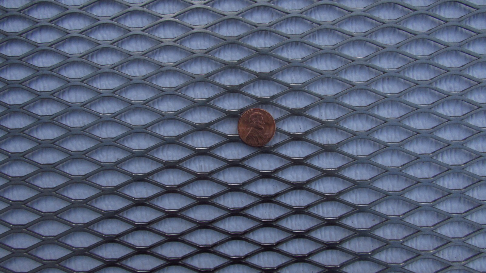 1/2 X #16 304 STAINLESS STEEL FLATTENED EXPANDED METAL—–16-1/2″ X 18-1/4″