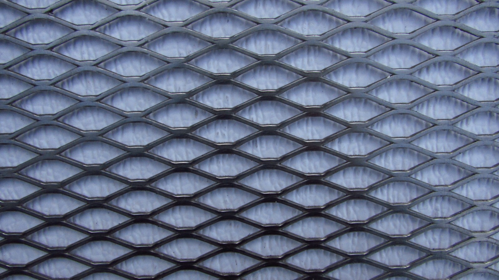 1/2 X #16 304 STAINLESS STEEL FLATTENED EXPANDED METAL—–16-1/4″ X 15-1/2″