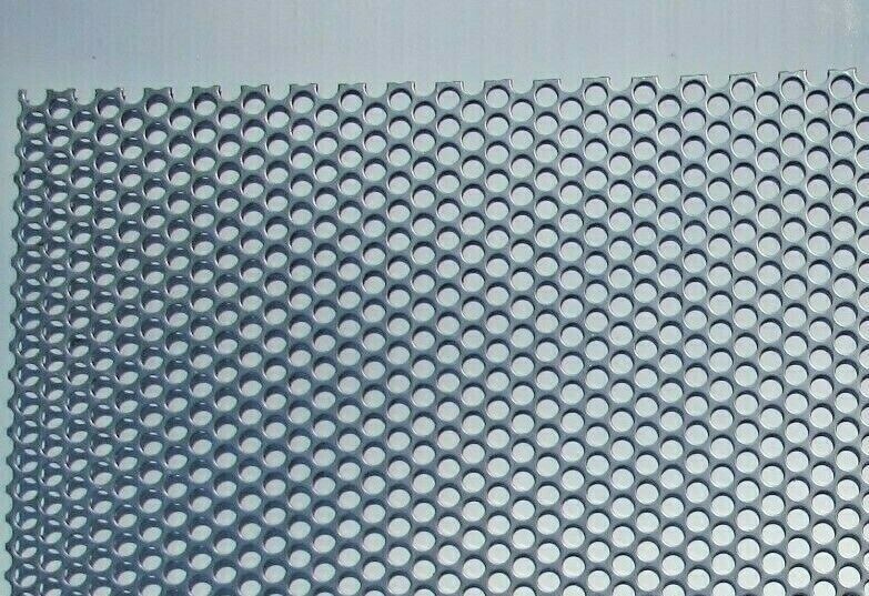 20 GA. 304 STAINLESS STEEL PERFORATED SHEET 1/4″HOLES —4″ x 6″