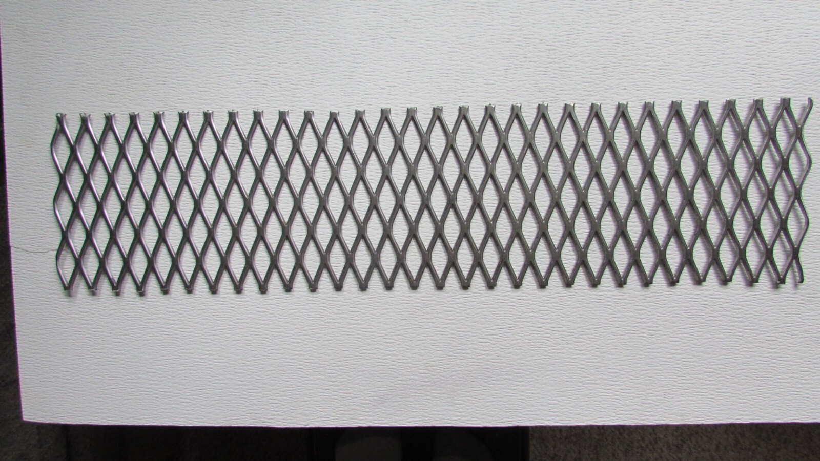 3/4#9 304 STAINLESS STEEL FLATTENED EXPANDED METAL–6-1/2″ X 27-1/2″
