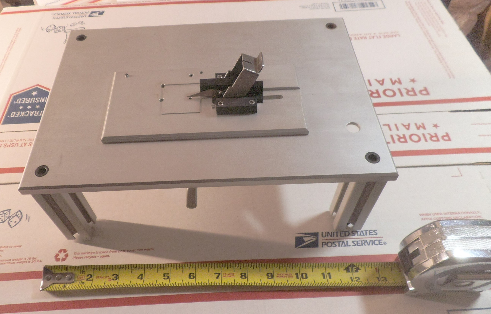 Aluminum table with blade cutting fixture and vacuum 12-1/2″ x 8-1/2″ x 4-1/2″
