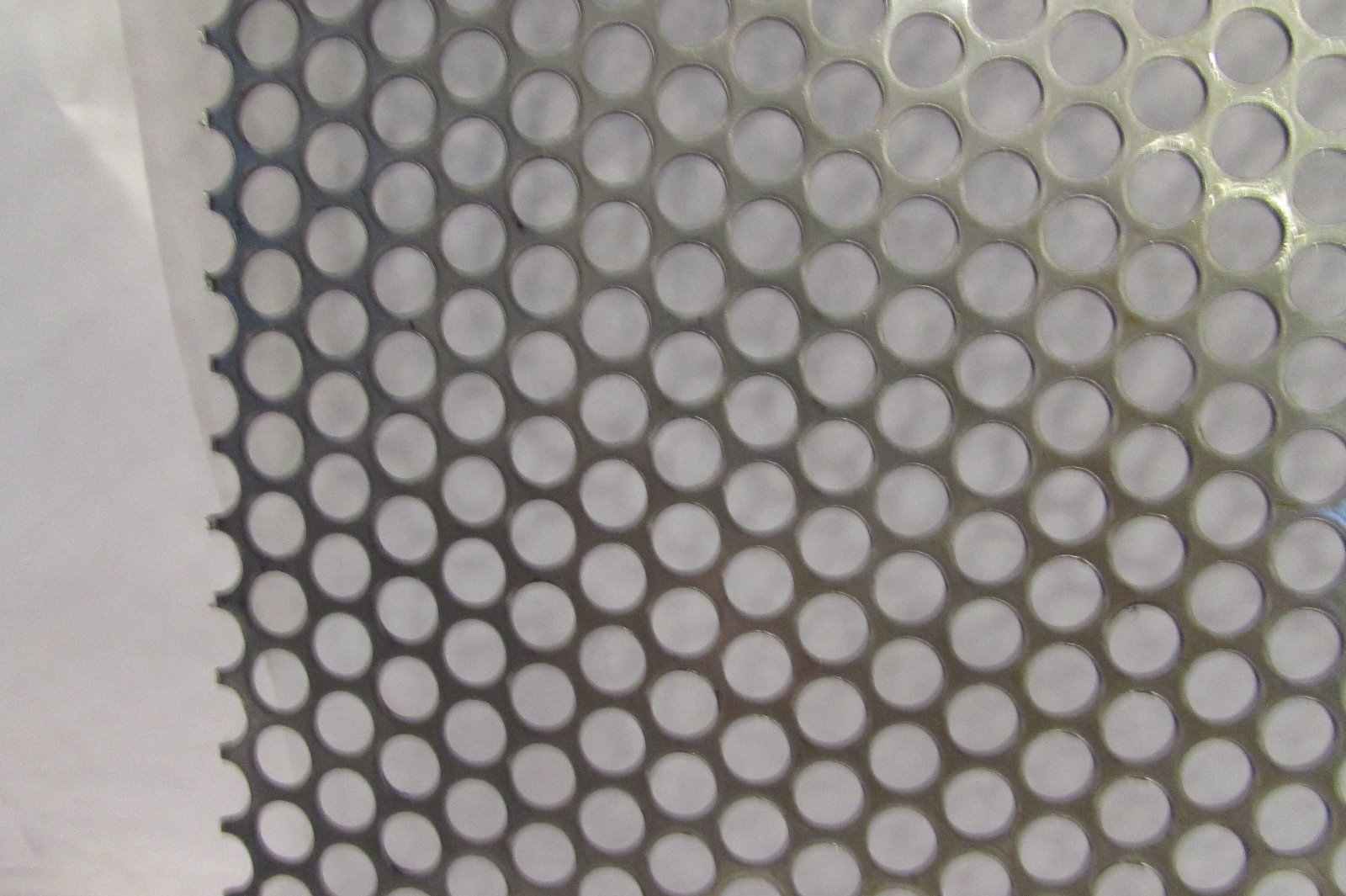20 GA. 304 STAINLESS STEEL PERFORATED SHEET 1/4″HOLES —4″ x 6″
