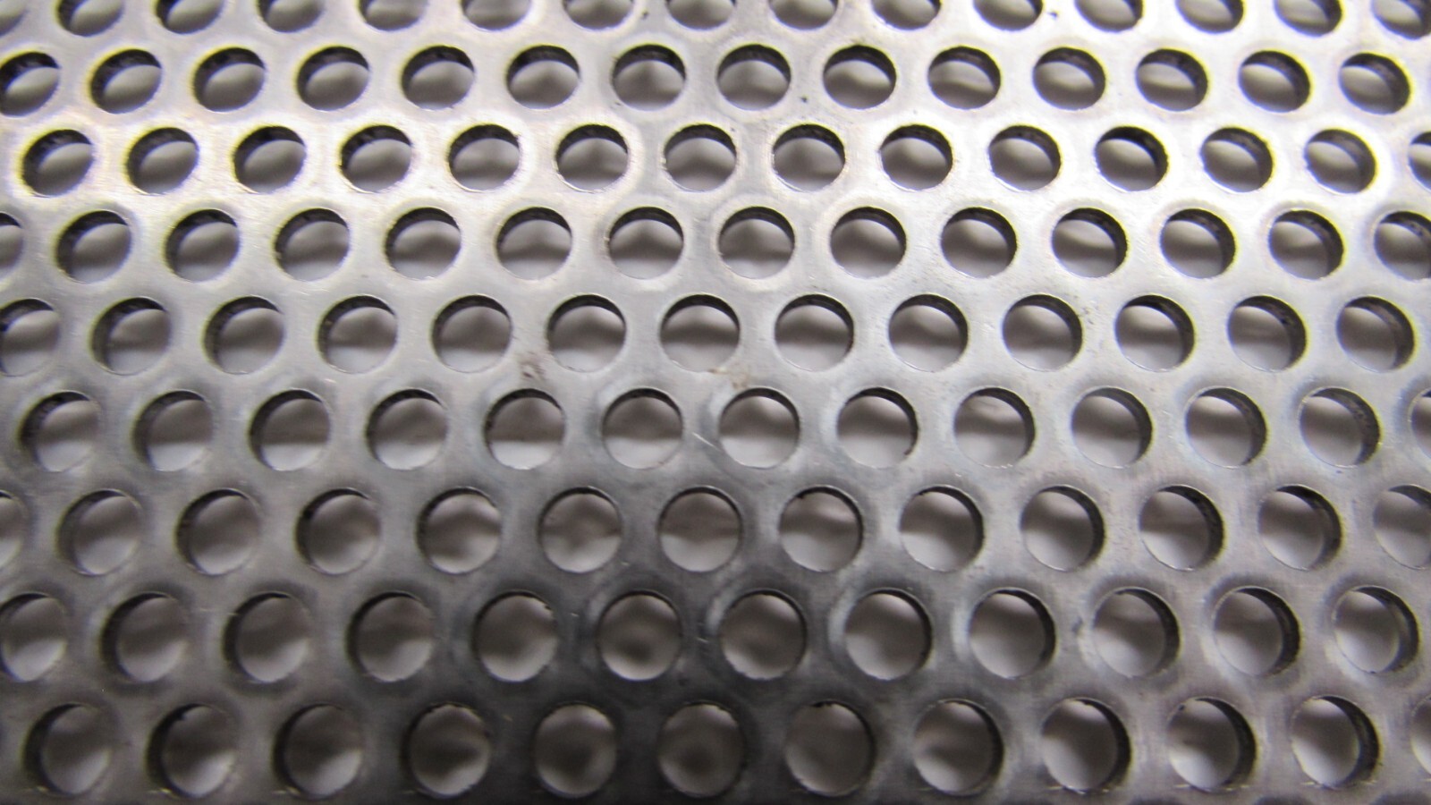 1/8″ HOLES–18 GAUGE 304 STAINLESS STEEL PERFORATED SHEET –3.5″ X 7″