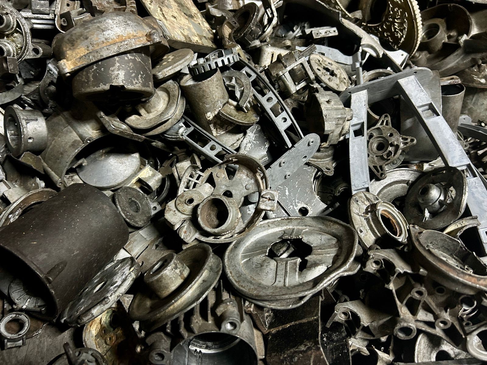 Pure Zinc Scrap Solid Pieces – Clean Unalloyed Metal for Casting Melting Reuse