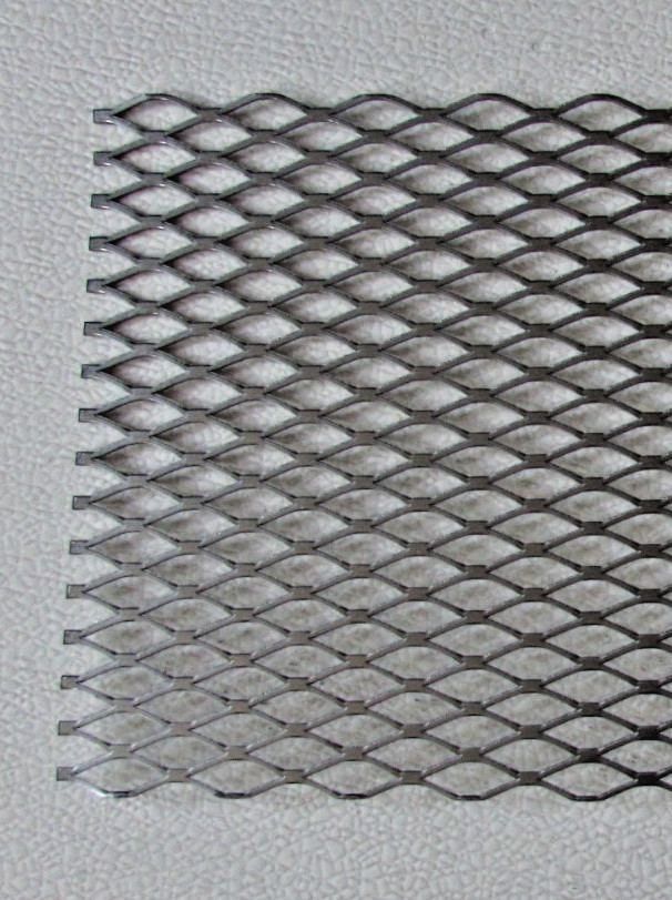 1/2″–#16. 304 STAINLESS STEEL FLATTENED EXPANDED METAL– 7-3/4″ x 16″
