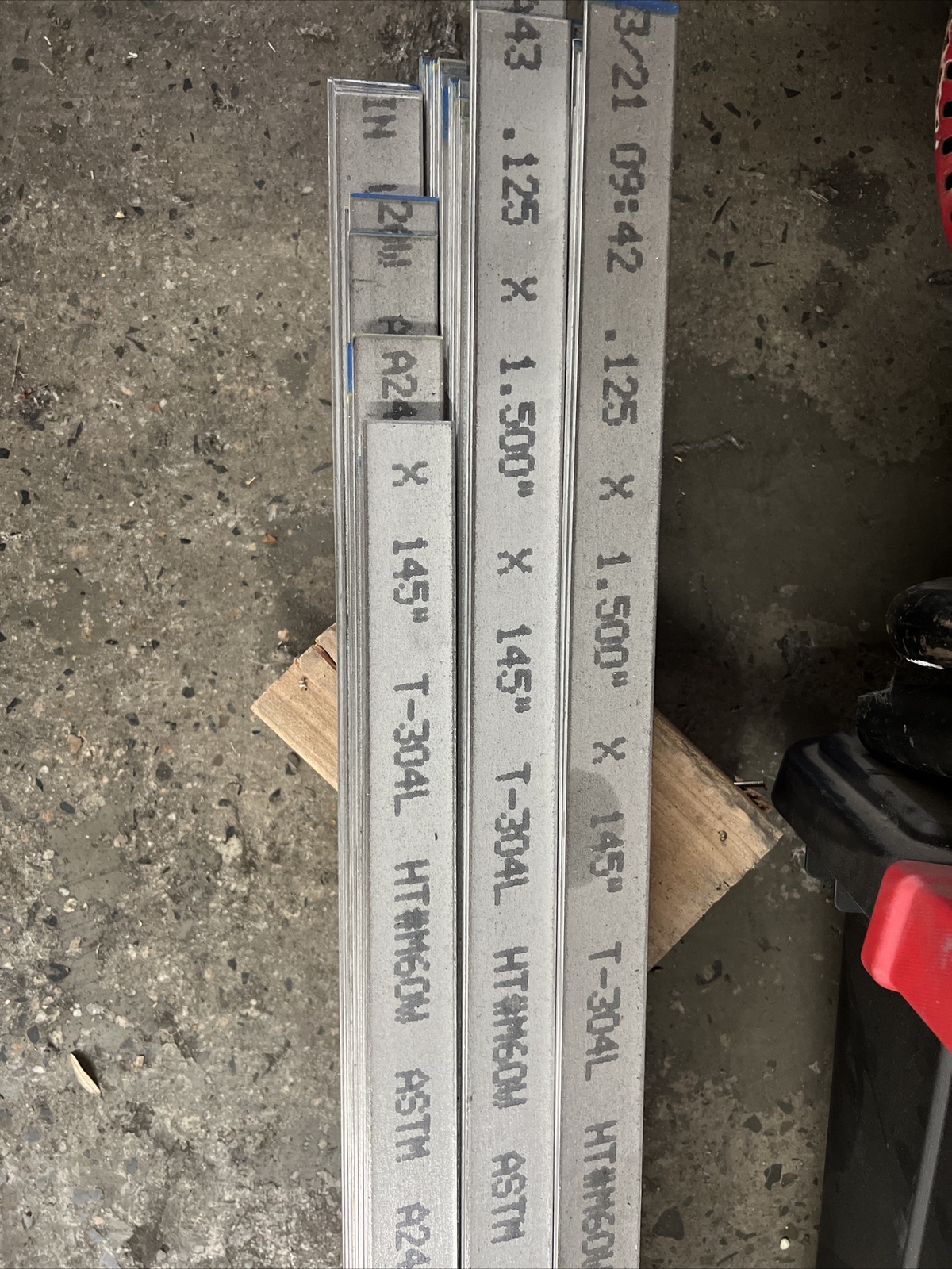 stainless steel flat bar 1/8″ x 1-1/2″ T304 (will cut to length) price per foot