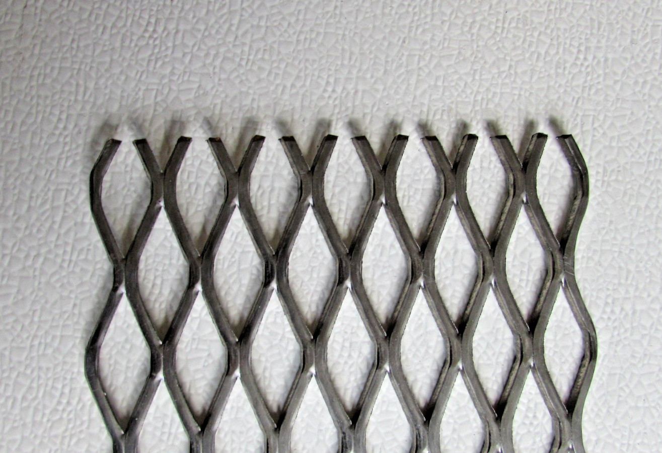 3/4#9 304 STAINLESS STEEL FLATTENED EXPANDED METAL–6-1/2″ X 20-3/4″