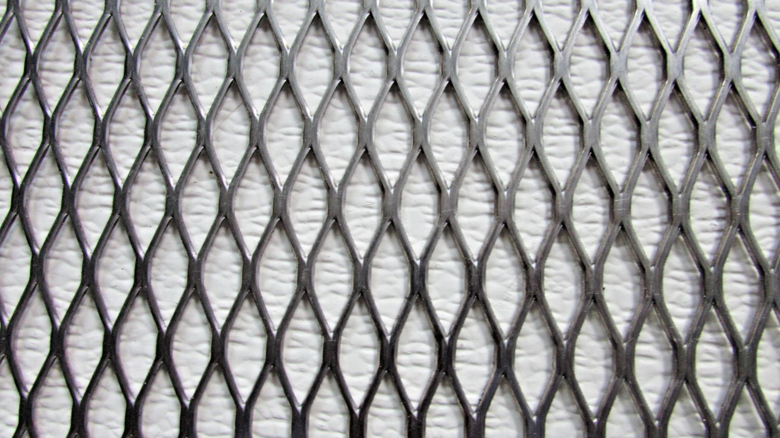 1/2″–#16 GAUGE– 304 STAINLESS STEEL FLATTENED EXPANDED METAL–13-1/4″ X 22″