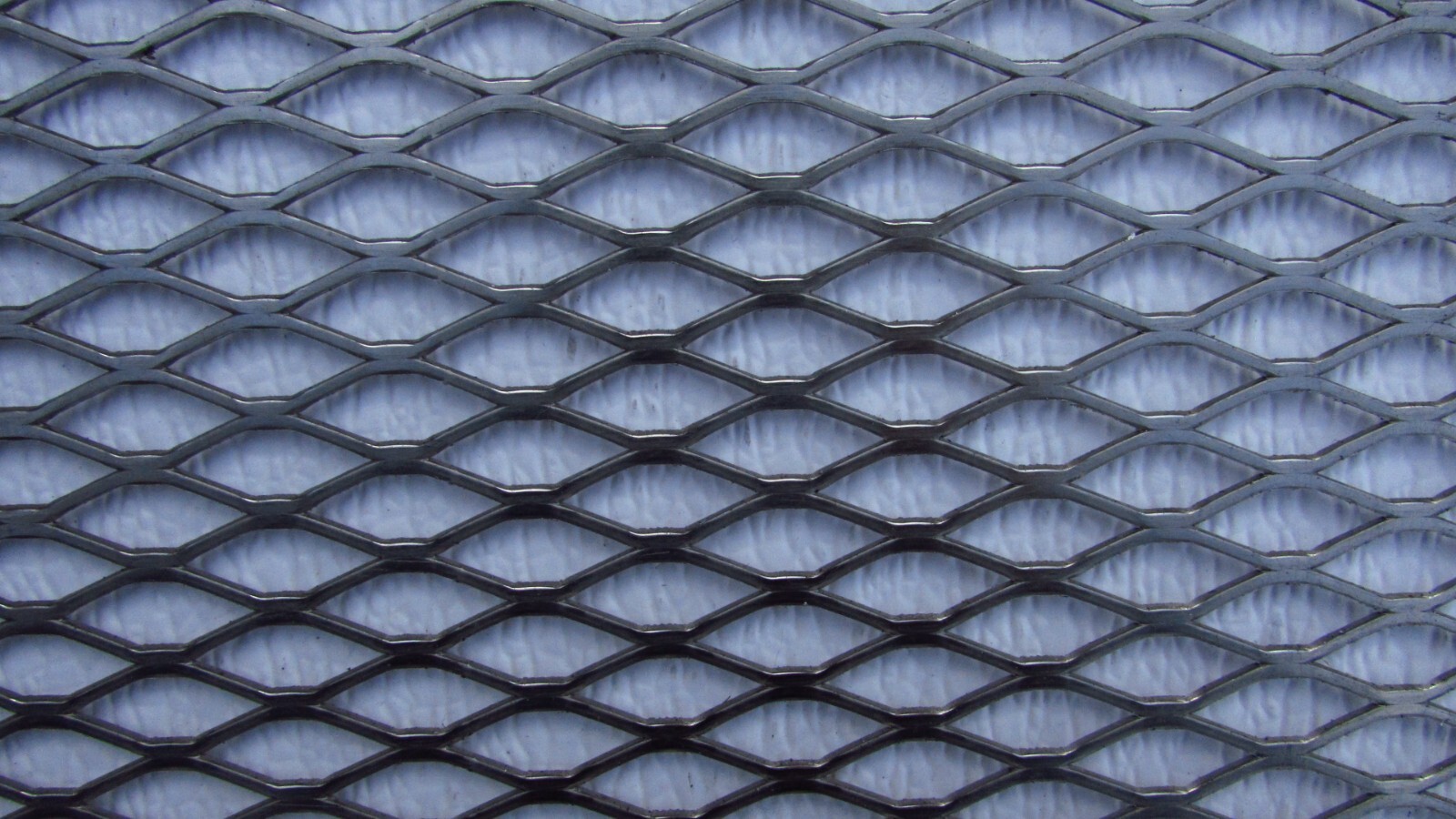 1/2 X #16 304 STAINLESS STEEL FLATTENED EXPANDED METAL—–16-1/4″ X 15-1/2″
