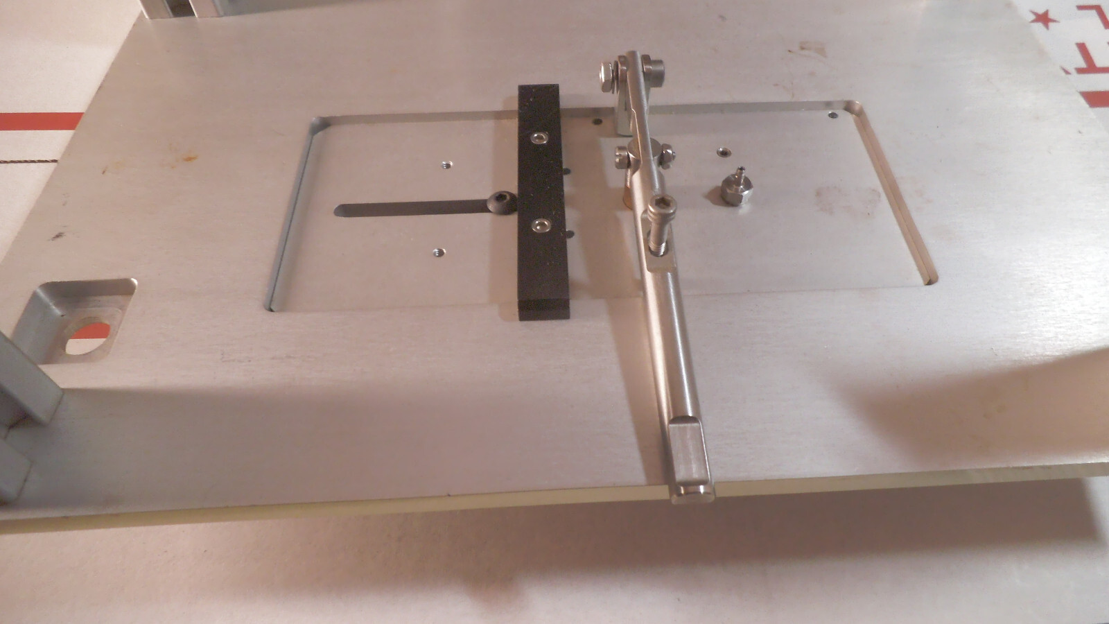 Aluminum table with blade cutting fixture and vacuum 12-1/2″ x 8-1/2″ x 4-1/2″