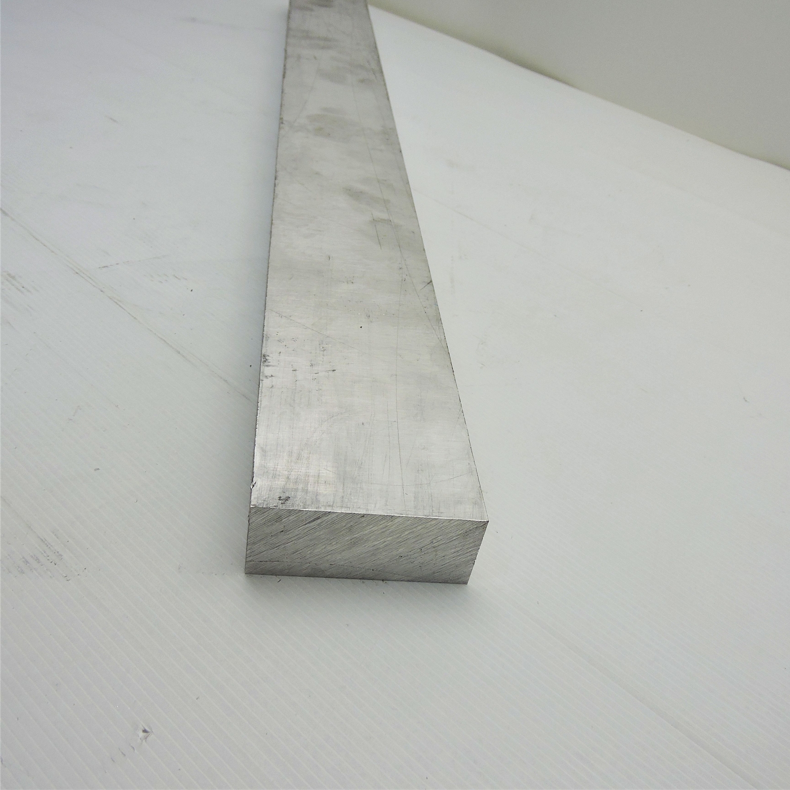 1.25″ thick 1 1/4 Aluminum 6061 PLATE 2.75″ x 30″ Long sku 335141