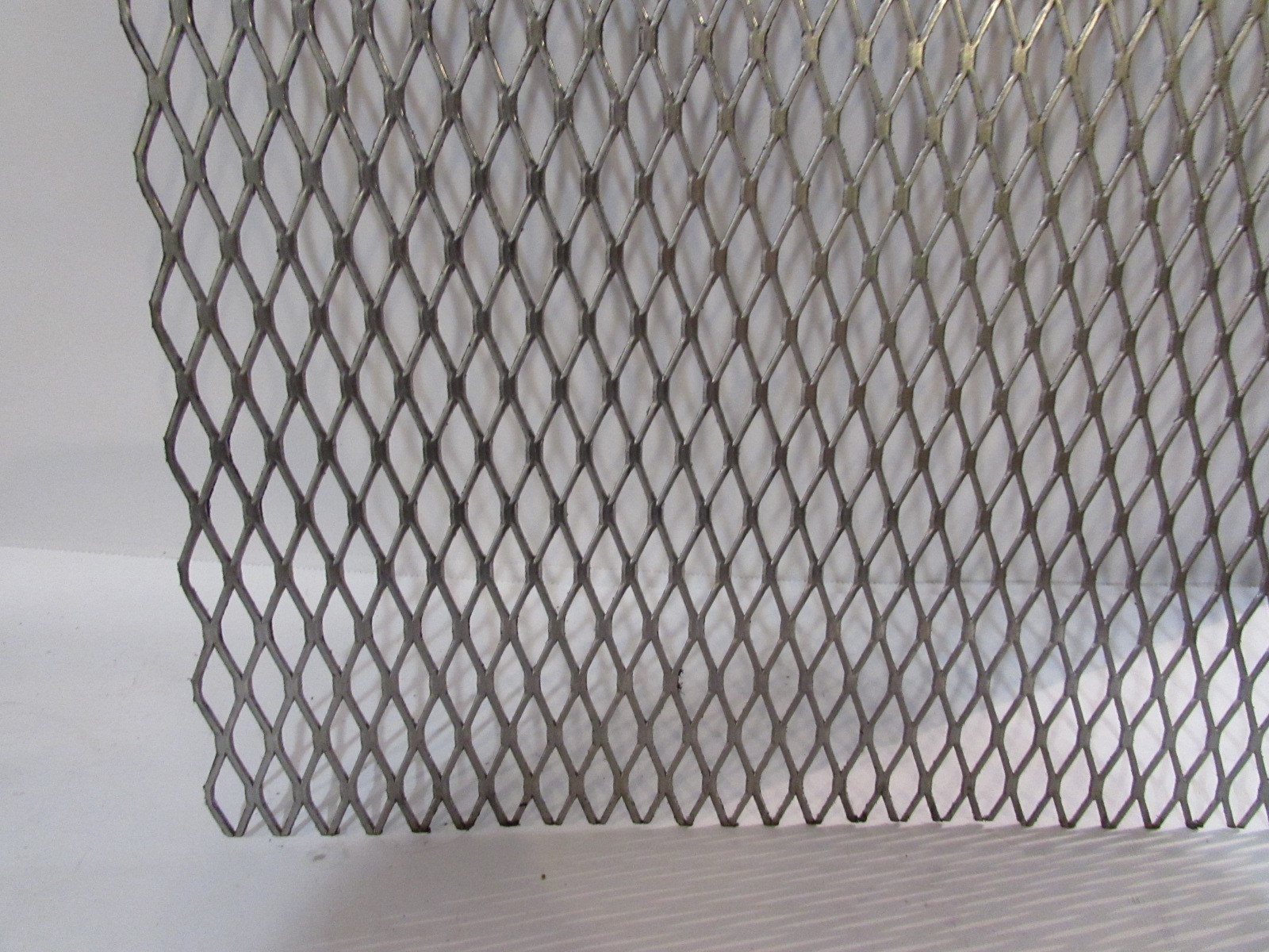 ==1/2 #13 HEAVY DUTY 304 STAINLESS FLATTENED EXPANDED METAL–12″ X 18″=