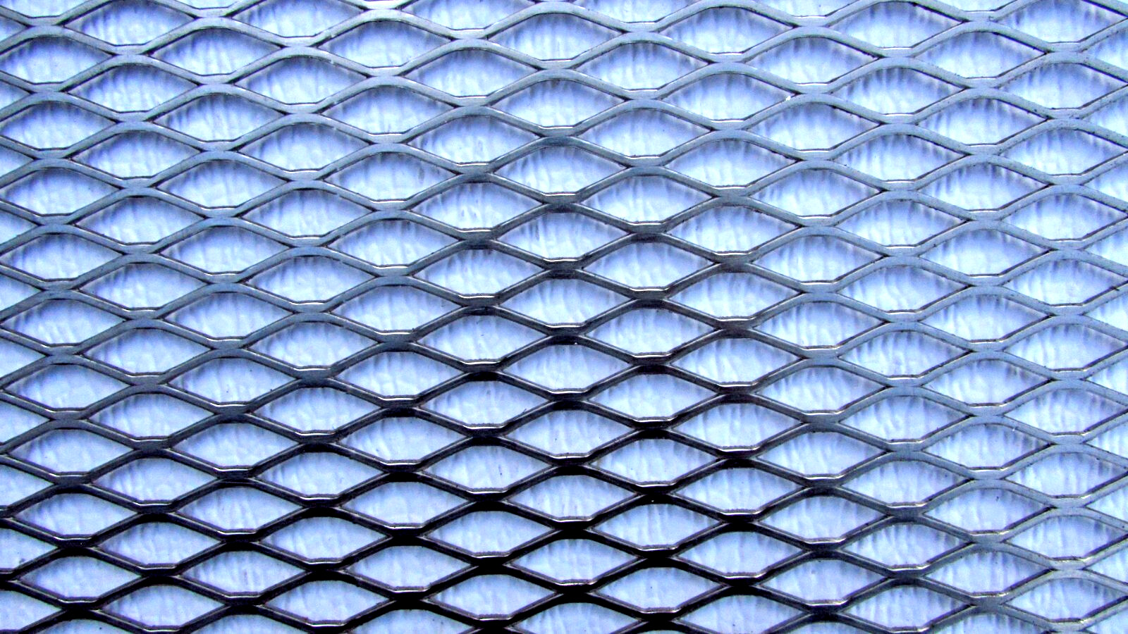 1/2″–#16 GAUGE– 304 STAINLESS STEEL FLATTENED EXPANDED METAL–13-1/4″ X 22″