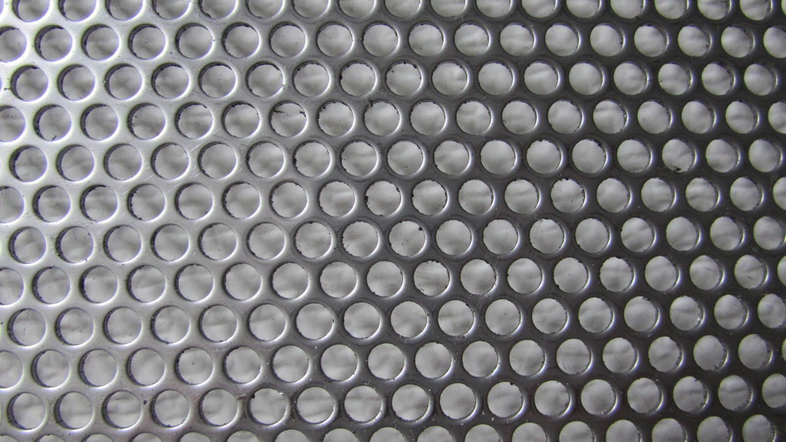 ==3/16″ HOLES-18 GAUGE-304 STAINLESS STEEL PERFORATED SHEET 12″ X 24″==