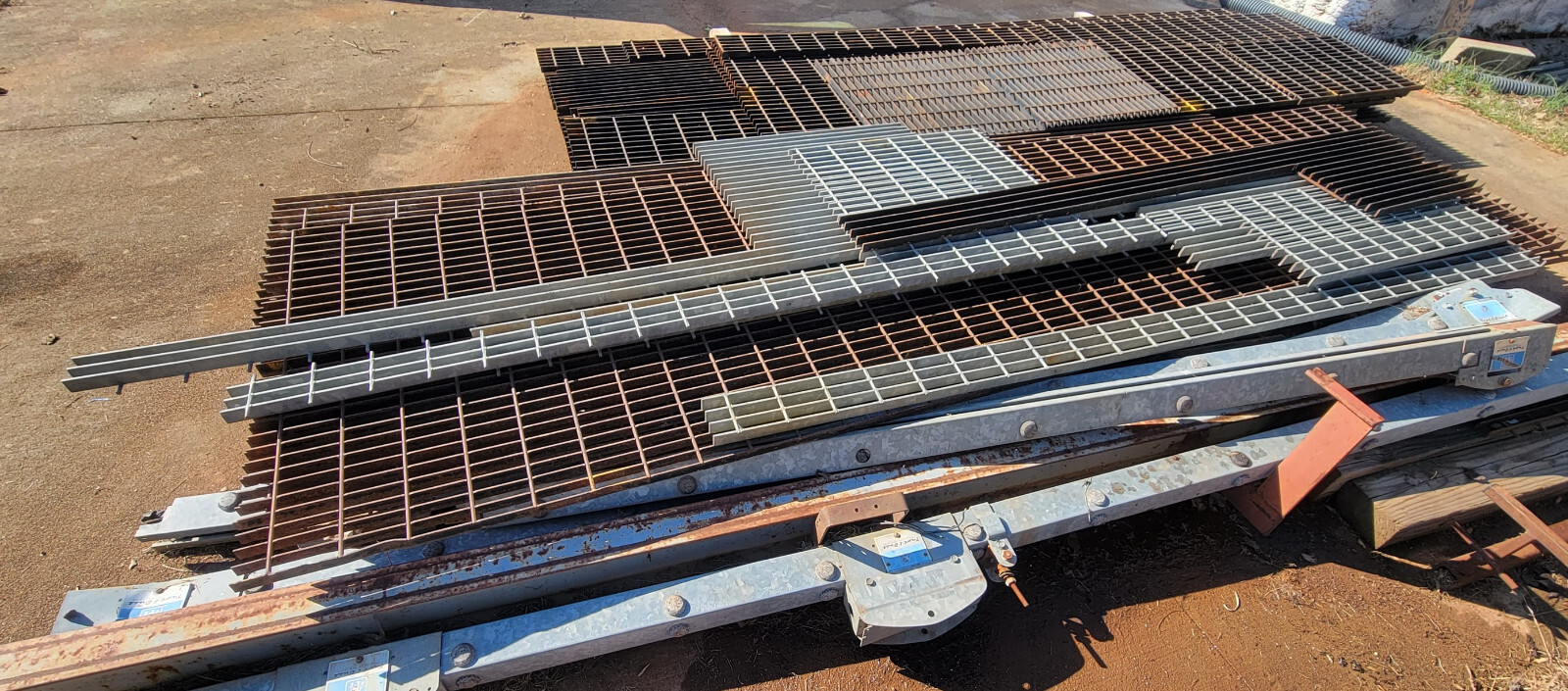 Huge Lot – Dozens of 1″ Thick Steel Bar Gratings + I-Beam 36″ Width 144″ Long