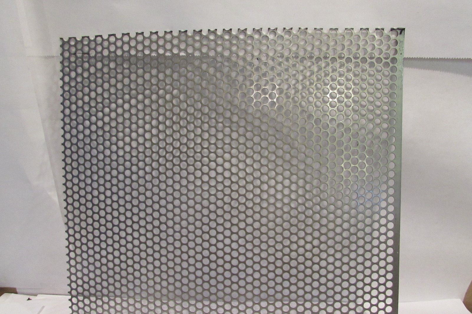 20 GA. 304 STAINLESS STEEL PERFORATED SHEET 1/4″HOLES —4″ x 6″